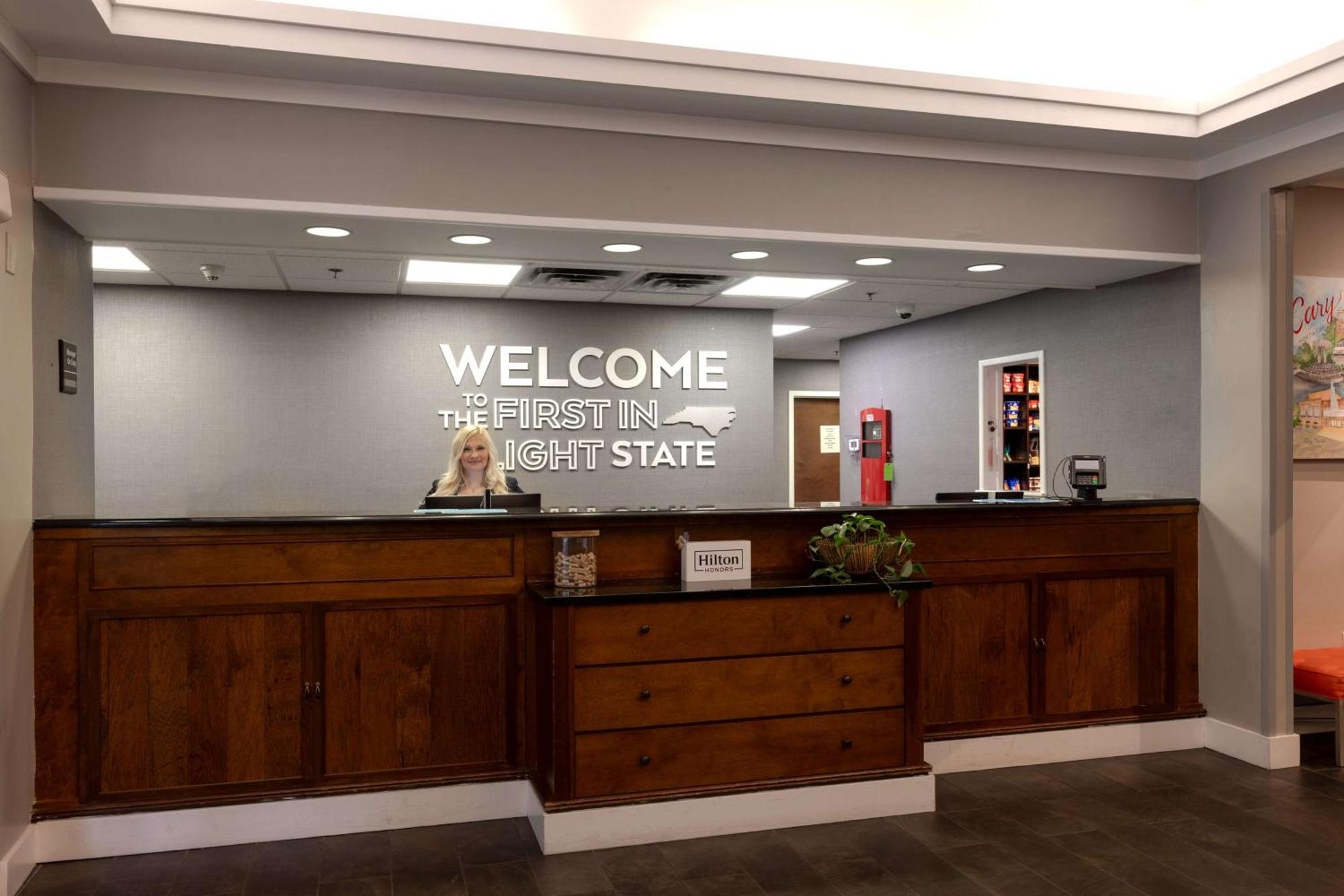 Hampton Inn & Suites Raleigh Cary Lenovo Center Ngoại thất bức ảnh